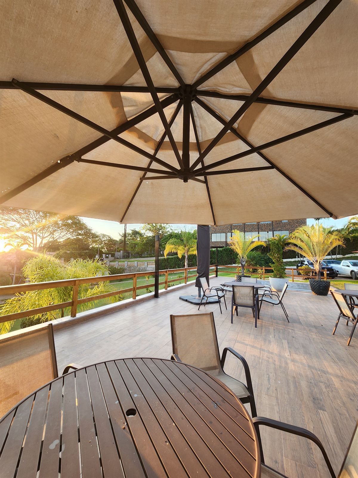 Deck com guarda-sóis